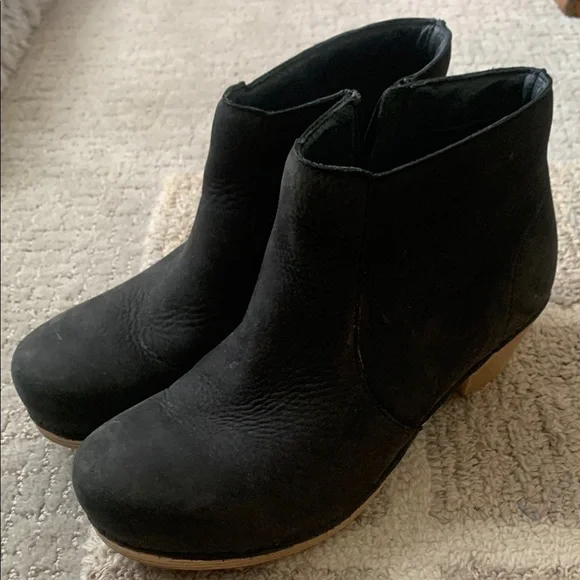 Dansko Shoes Dansko Maria Black Nubuck Leather Ankle Booties